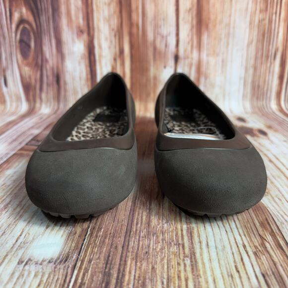 Crocs MAMMOTH LEOPARD Womens Size 7 Brown Ballet Flats Slip On Shoes Loafers - Picture 2 of 10